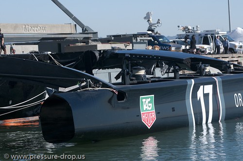 The recovery of US 17 - Oracle Team US - Haulout Pier 80 © Erik Simonson www.pressure-drop.us http://www.pressure-drop.us